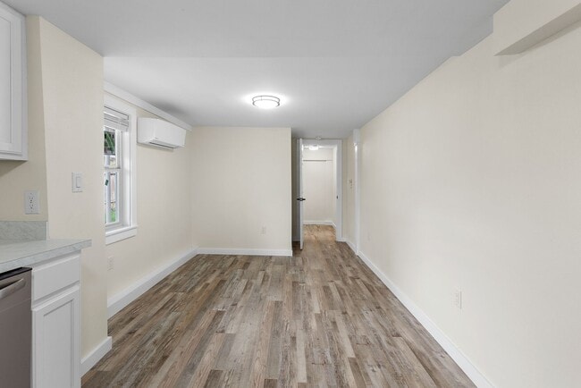 Building Photo - 407 Sarah St