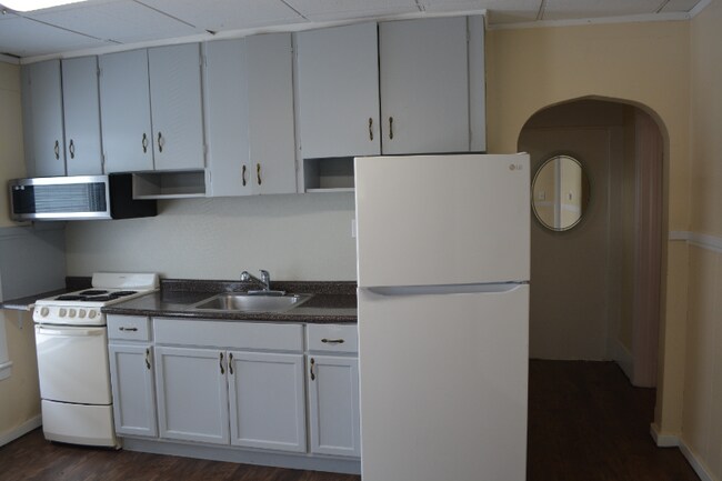 Building Photo - 1654 Miller St