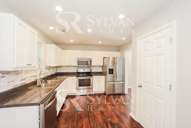 Building Photo - Your dream home awaits