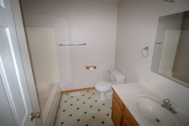 Building Photo - 1321 Godas Cir