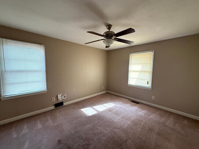 Building Photo - 2109 Lombardy Dr