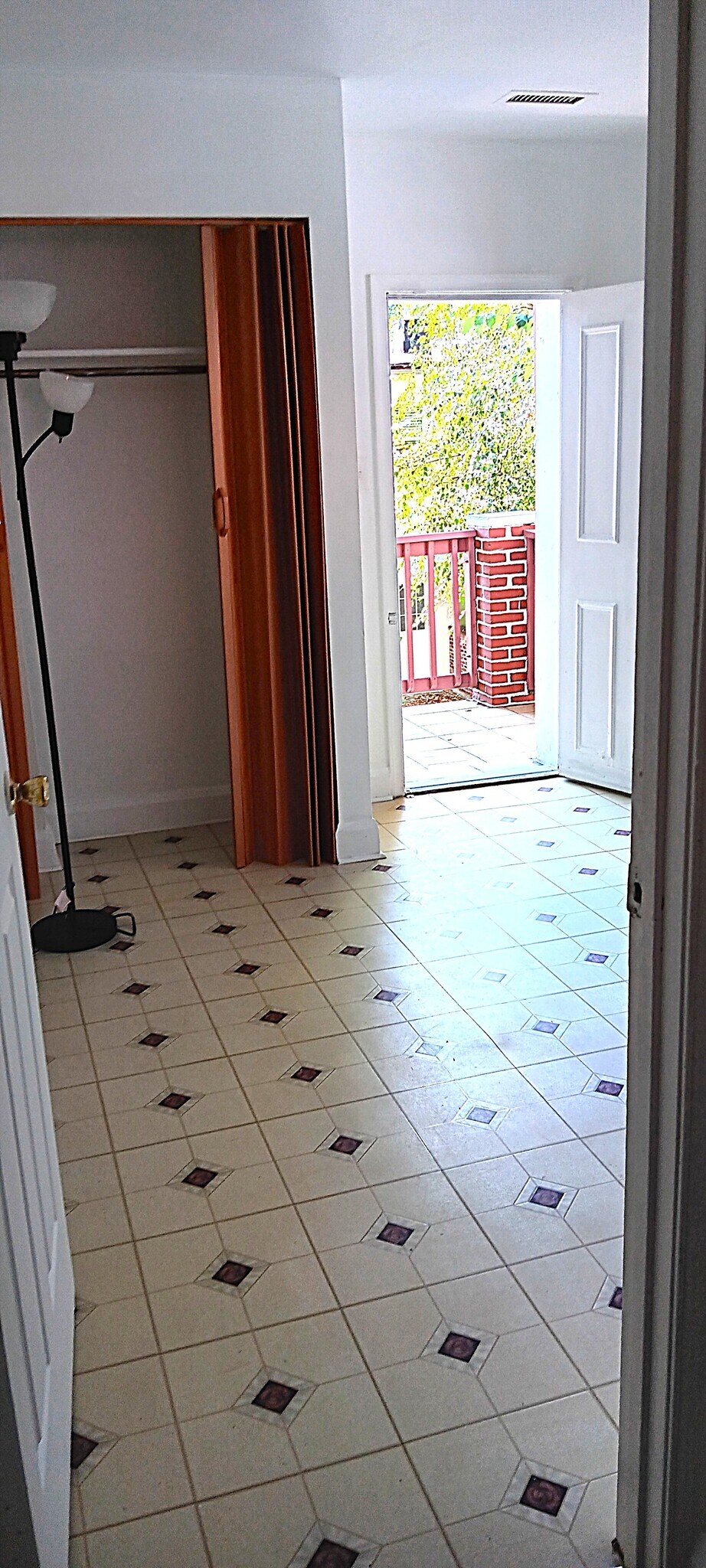 Apt 2 - 1017 Hollins St