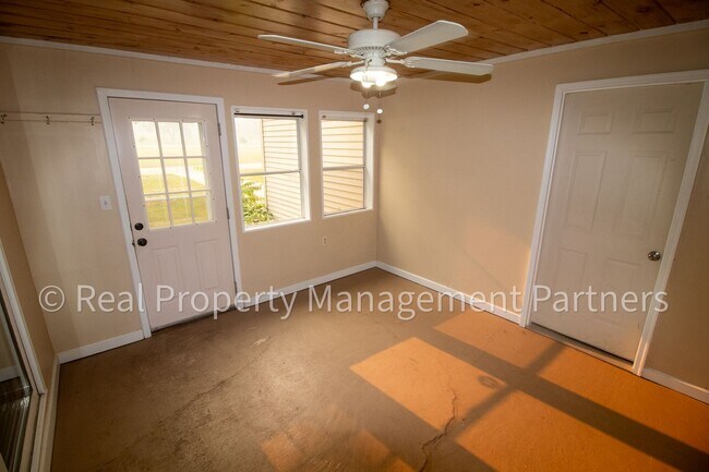 Building Photo - Charming 3 Bed 1 Bath Corner-Lot Ranch on 0.25+ Acres - Lawncare Included