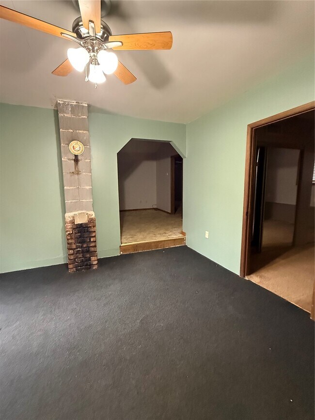 Building Photo - 8653 Reichl Dr