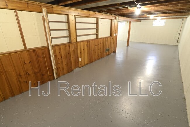 Building Photo - 9650 Cutler Dr