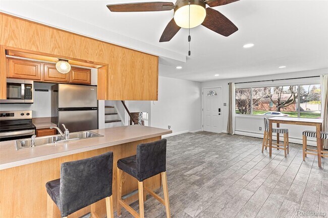 Building Photo - 25690 Glamorgan Dr