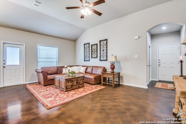 Building Photo - Luxury Duplex in Seguin with 3-bed, 2-bath...