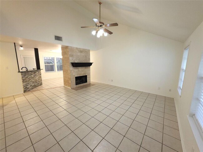 Building Photo - 1600 Hollow Tree Blvd