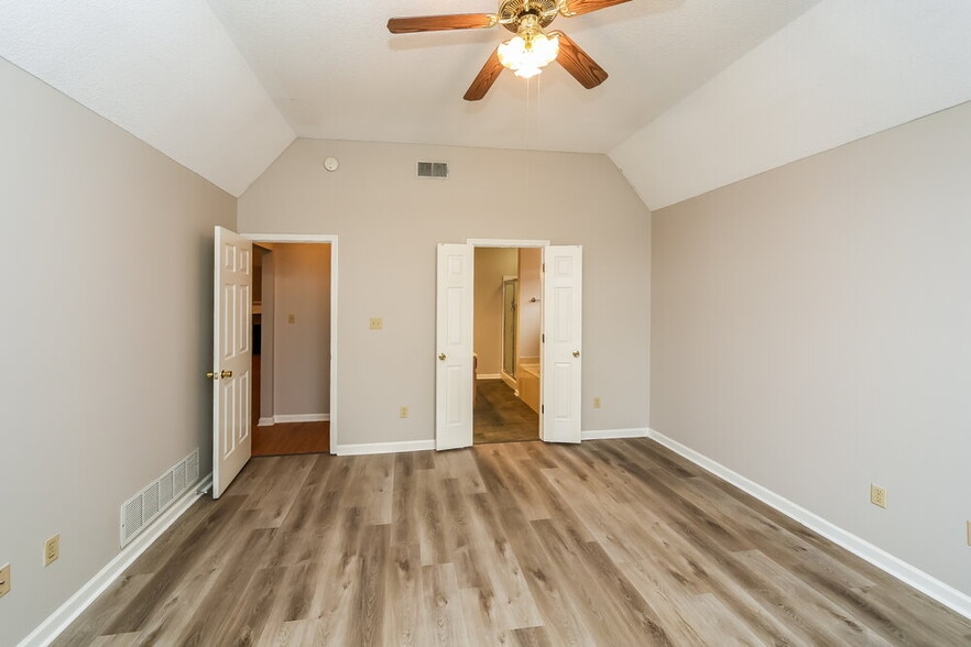 Building Photo - 8243 Cross Point Dr