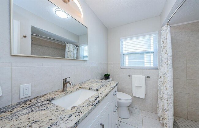 Building Photo - 2186 Edythe Dr