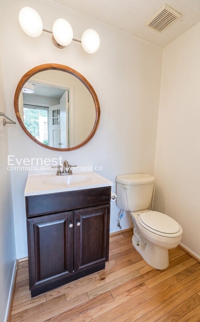 Building Photo - 3284 Wyndale Ct