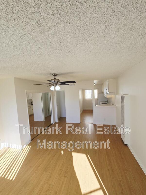 Building Photo - 345 E Tujunga Ave