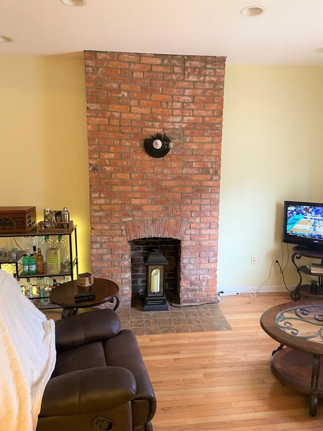 Building Photo - 5552 Avondale Pl