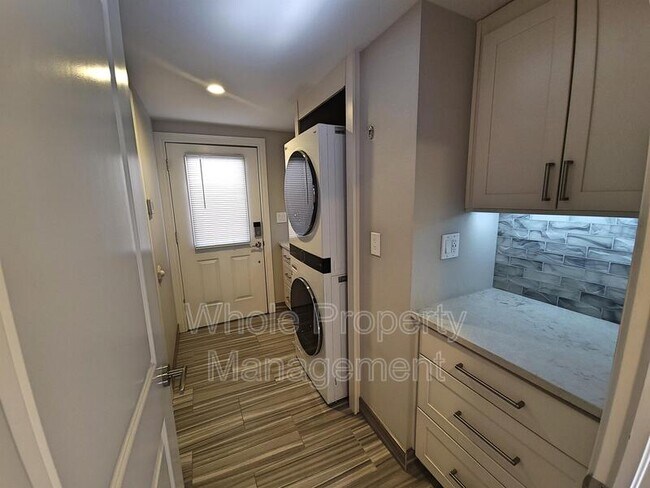 Building Photo - 434 Emerson St