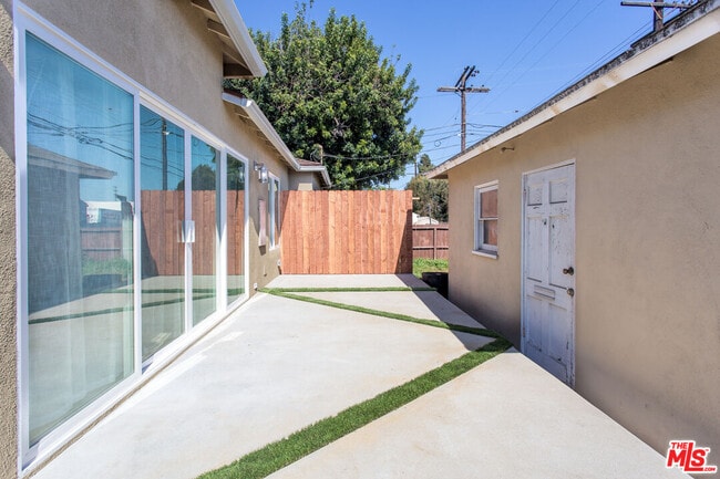 Building Photo - 5400 W 82nd St