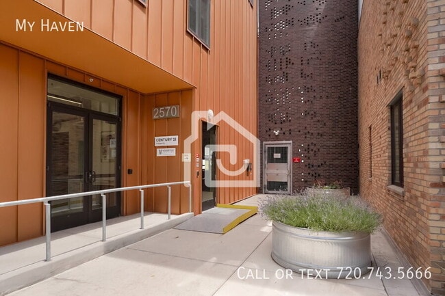 Building Photo - 2550 Lawrence St