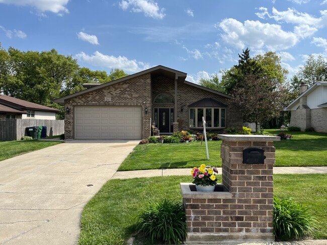 Building Photo - 12415 W Martingale Ln