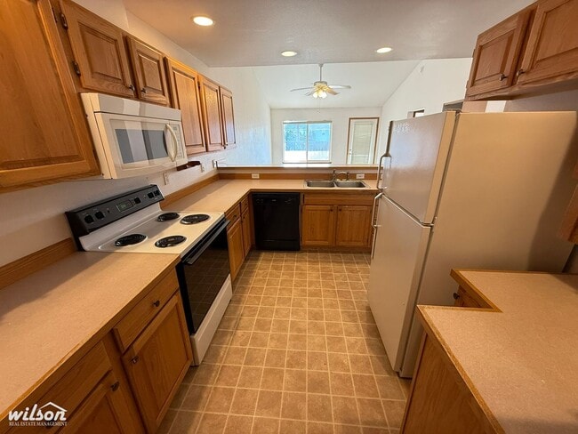 Building Photo - 601-603 Jade Pl