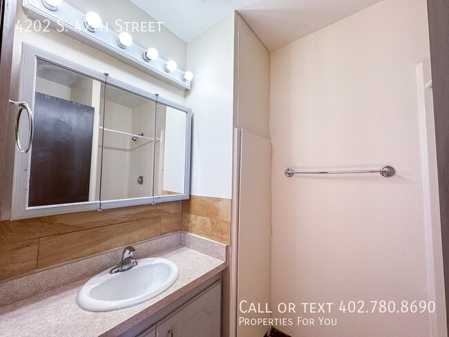 Building Photo - 4202 S 47th St