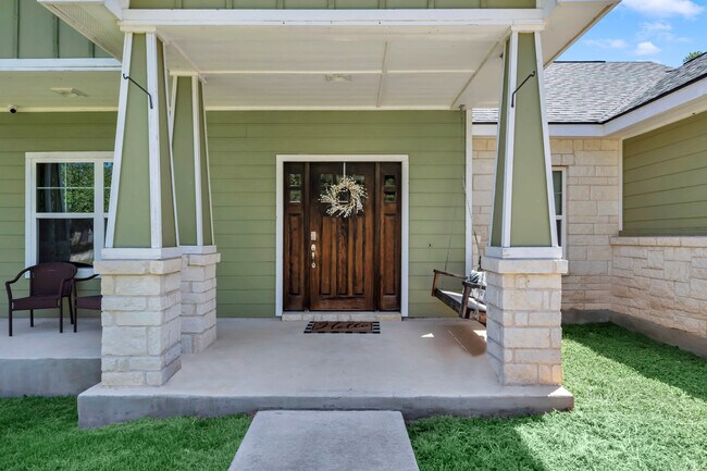 Building Photo - 113 Winding Oak Dr