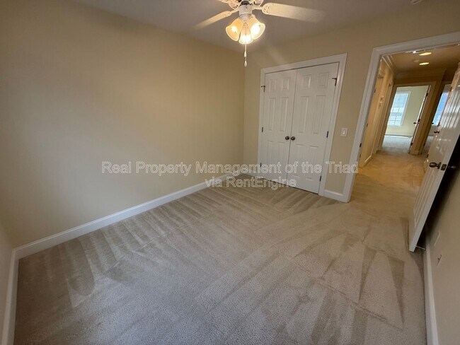 Building Photo - 103 Southlake Ct