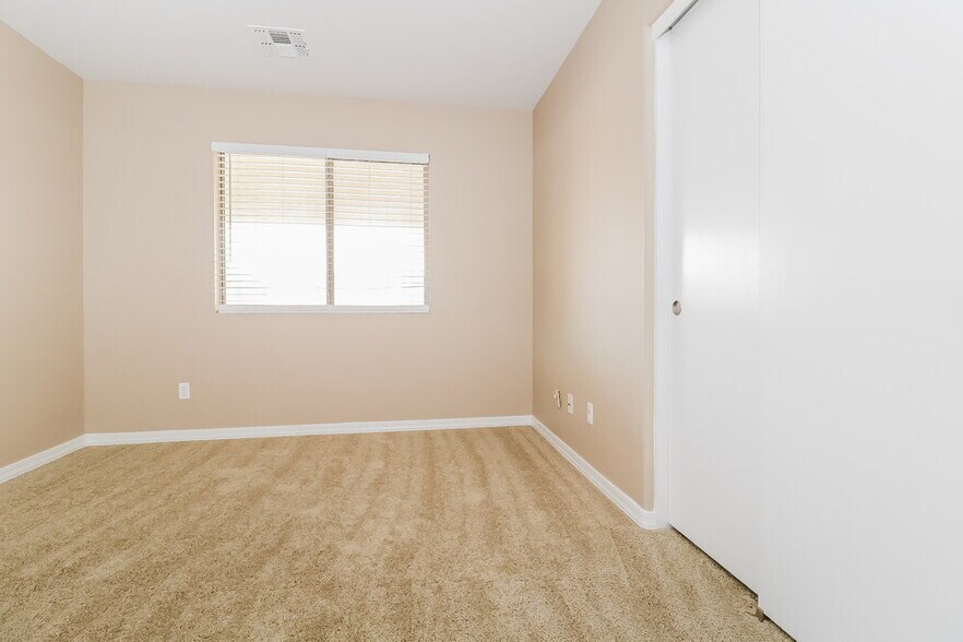 Building Photo - 3172 S 162nd Ln