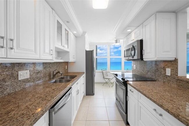 Building Photo - 4280 Galt Ocean Dr