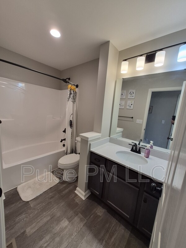 Building Photo - 6179 Ballyshannon Dr