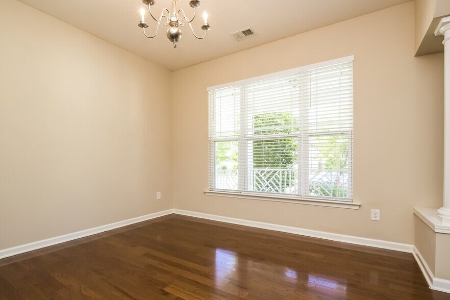 Building Photo - 3404 Silver Stream Way NW