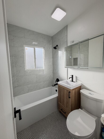 Building Photo - 1642 Madison Ave