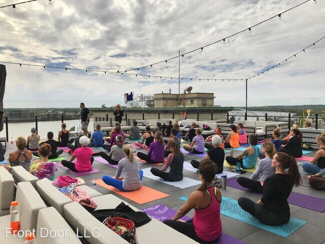 Building Photo - 215 N Main St