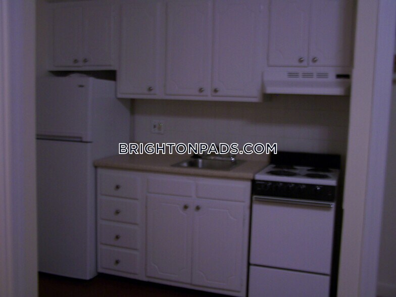 Building Photo - 164 N Beacon St