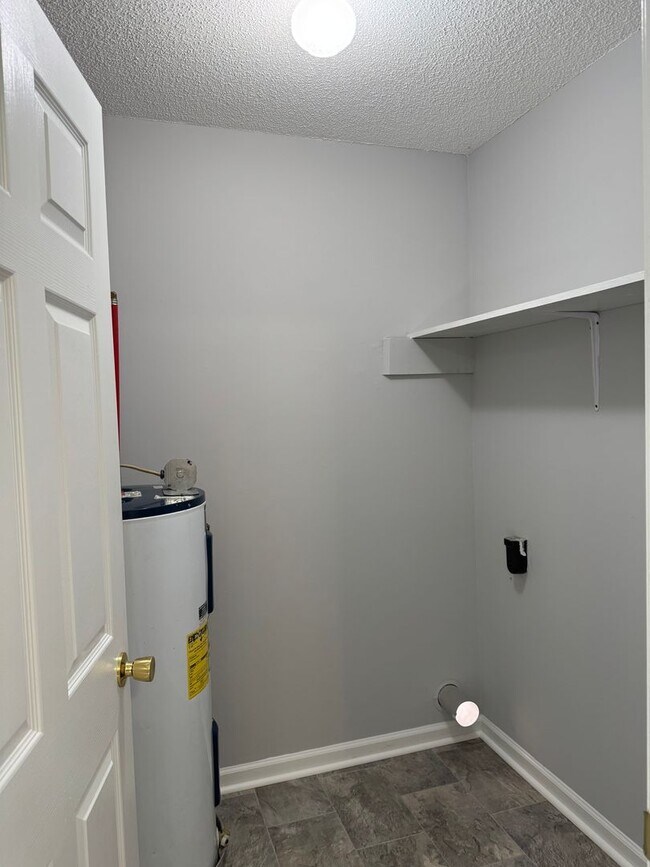 Building Photo - Just Painted and New Flooring Throughout! Great Rental with 3 bed/ 2 bath.