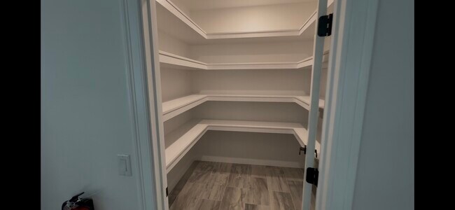 Building Photo - 724 Holmdel Rd