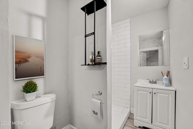 Building Photo - 81 Holmes St