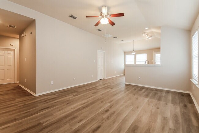 Building Photo - 822 Sycamore St