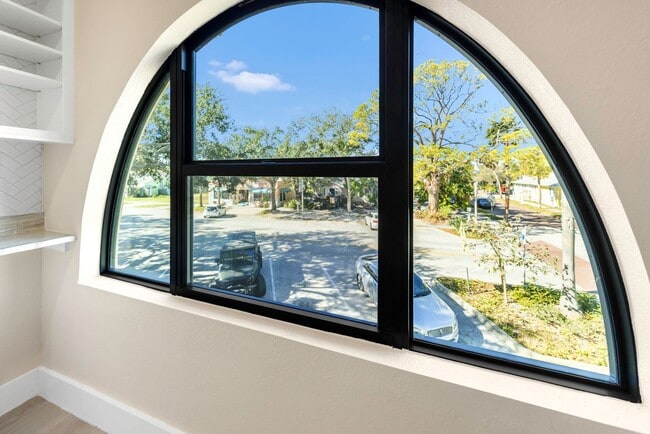 Building Photo - P201 - #9A Holiday Inn