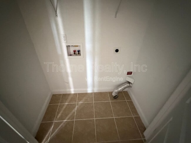 Building Photo - 220 Braylock Dr