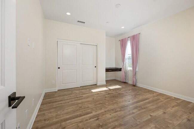 Building Photo - 15899 Wadsworth Pl