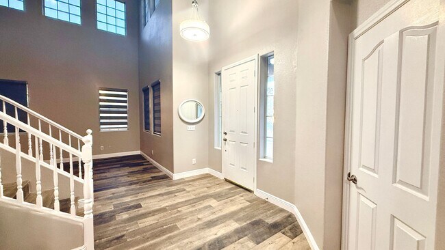 Building Photo - Five bedroom home in Henderson with downstairs bedroom and pool And Spa