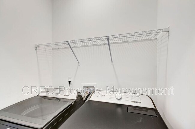 Building Photo - 831 Recess Pt Dr