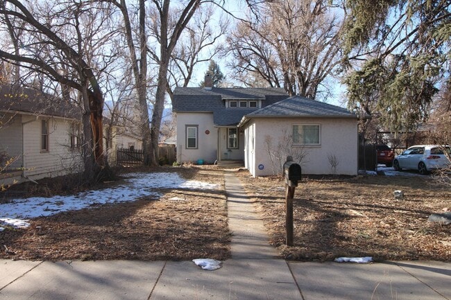Building Photo - Adorable 3bdrm Downtown Bungalow.   Move in special----half off the first 2 months!!!!