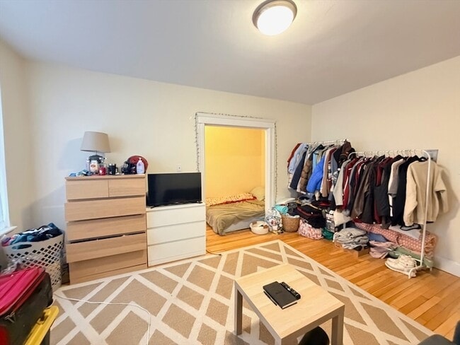 Building Photo - 64 Queensberry St