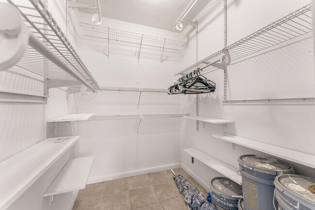 Building Photo - 923 W Las Olas Blvd