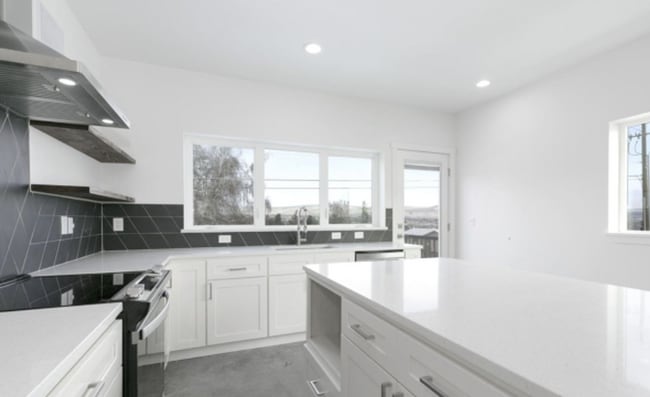 Building Photo - Occupied, do not disturb tenants.  Selah 2br 2ba DBL Garage 5-star Built Green Energy Standards h...