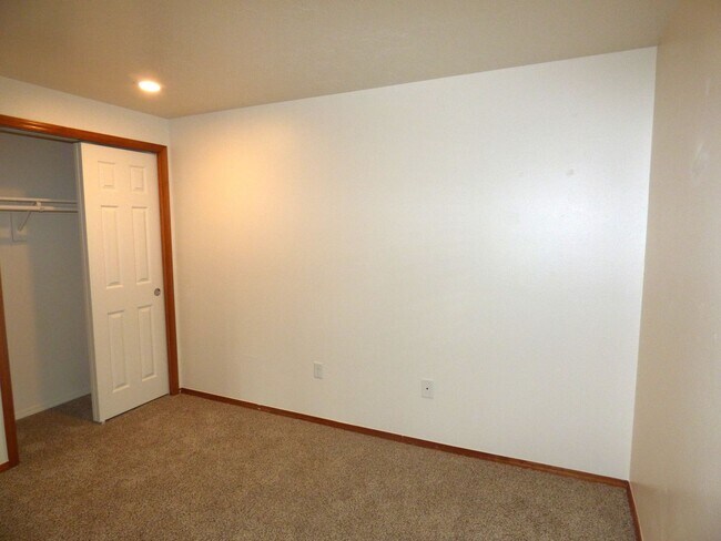 Building Photo - Rent Special: FREE August's Rent!! 3 bed 2 bath House in South Salem!