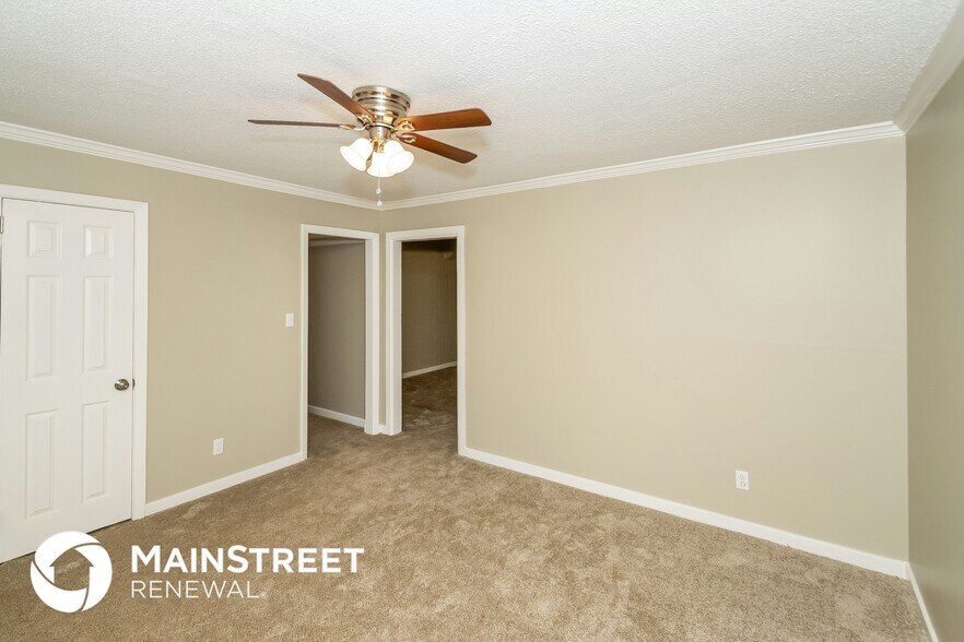 Building Photo - 1309 Lake Ln NE