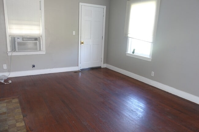 Building Photo - 831 4th Ct W