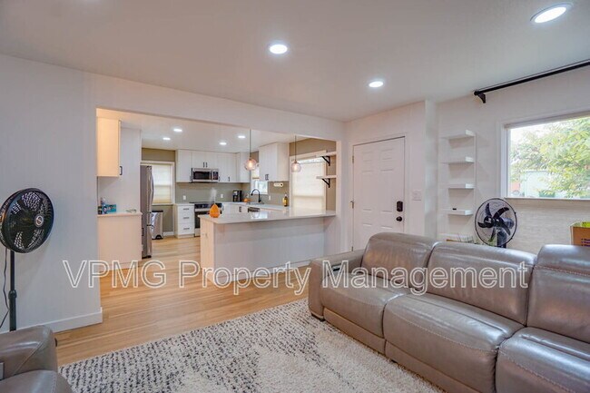 Building Photo - 116 E 35th St