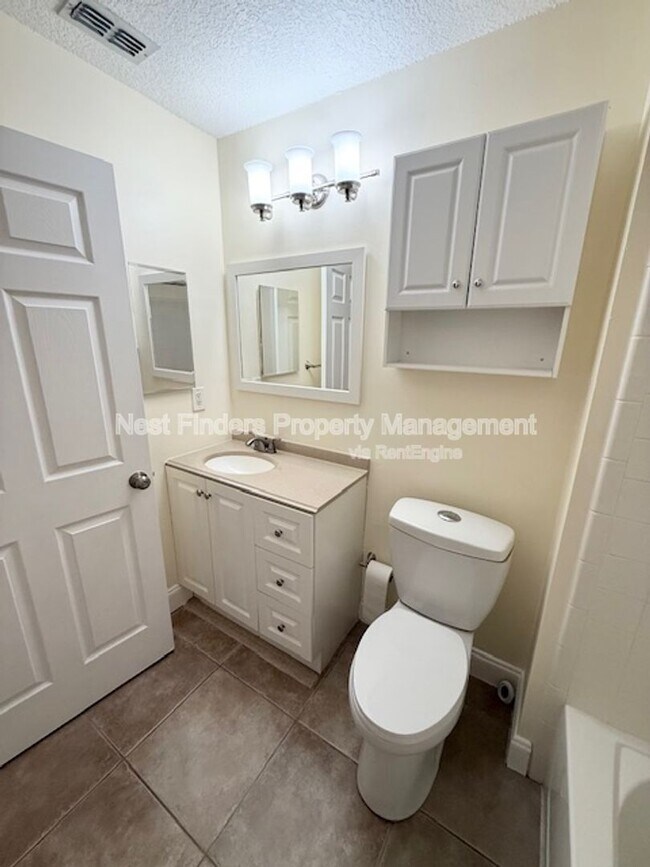 Building Photo - 440 Crescent Pond Dr